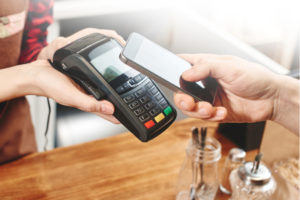 Mit dem Handy bezahlen – schnell und sicher einkaufen?