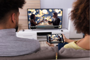 Umfassend vernetzt: Filme und Videos vom Tablet oder dem Smartphone auf das TV-Gerät streamen