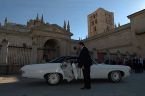 Al alquilar un coche de boda busca un buen chofer