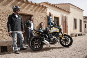 Rentar una Ducati Scrambler Barcelona