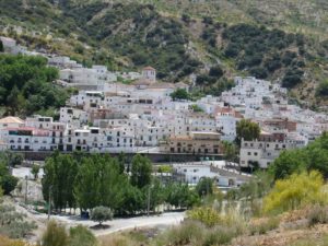 Viaja a la sierra nevada, y hospedate en el mejor hotel en Trevélez.