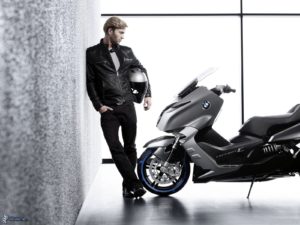 Si queremos comprar una moto para uso urbano, tenemos dos alternativas