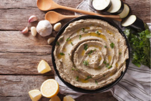 Cómo se hace el hummus casero de berenjenas