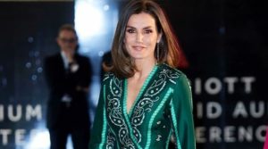 La reina Letizia vuelve a marcar estilo con prendas de Zara