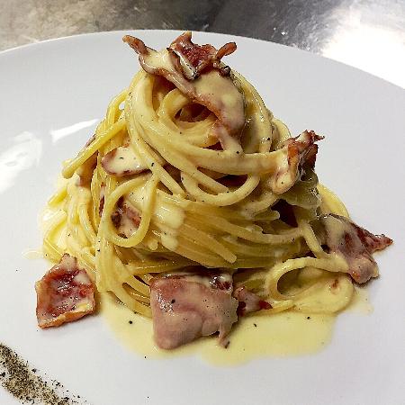 Plaisir du jour: des pâtes à la carbonara. C'est cadeau.