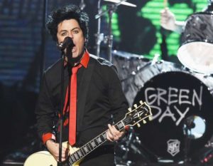 Les American Music Awards dans un jour vert et contre Trump