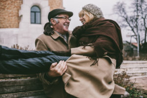 Rencontrer l'âme sœur quand on est senior, c'est à portée de clic !