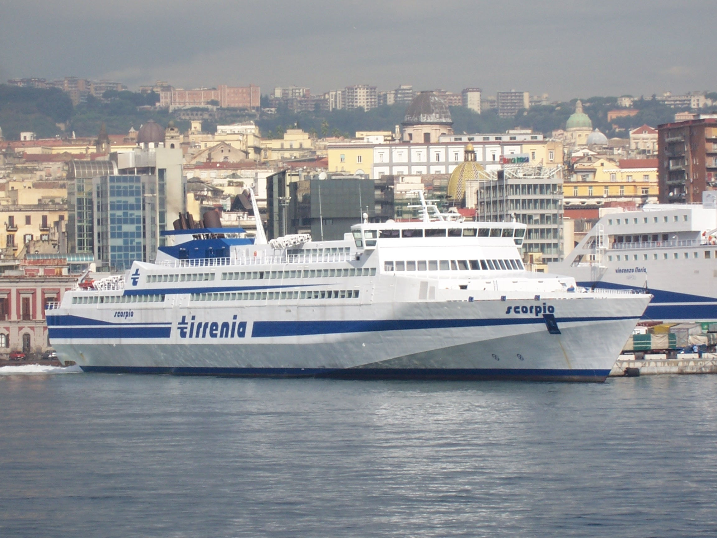 Navi da Napoli verso la Sardegna: ecco i prezzi ad agosto