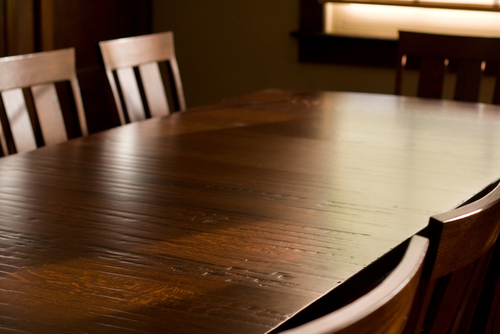 Choose the Domestic Green Side with an Oak Dining Table