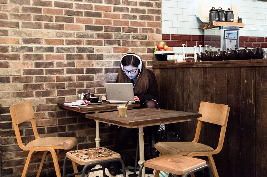 Why Taking English Classes Online is Gainful